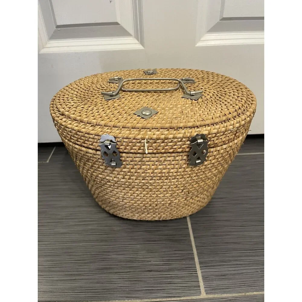 Vintage Chinese Wicker Tea Basket With Tea Pot and Tea Cups- 4 Pieces - Picture 7 of 10